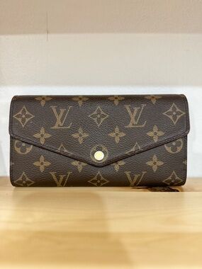 ✨ Louis Vuitton Sarah Wallet – Monogram Canvas